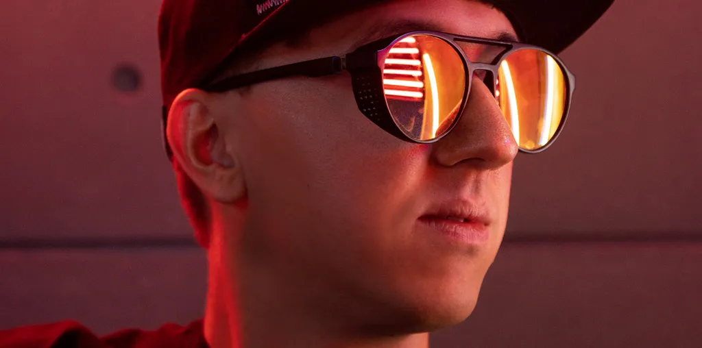Christopher mit Leuchtbrille
