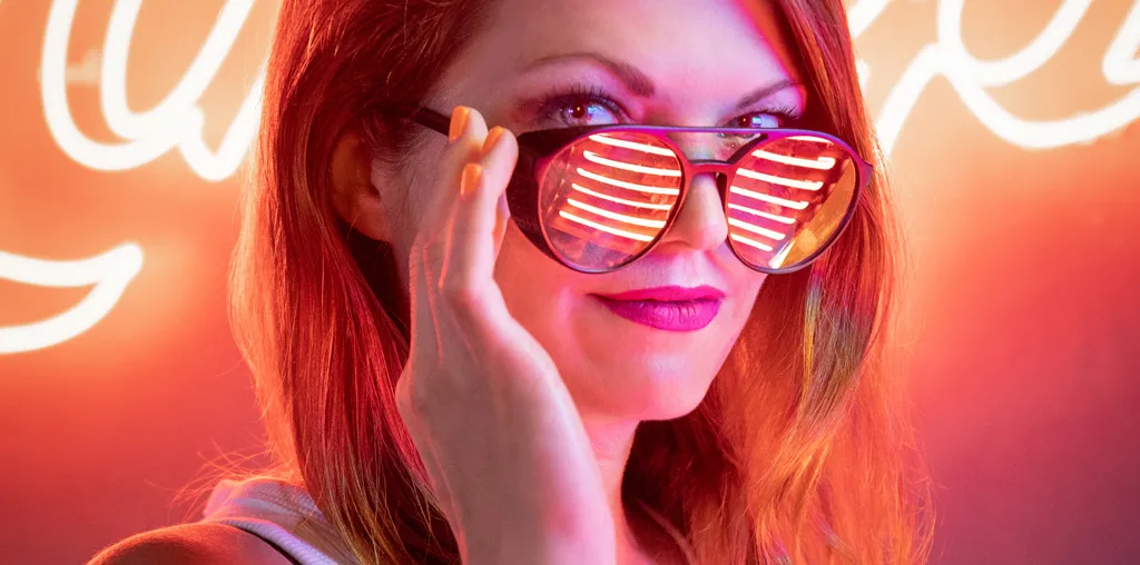 Marta mit Leuchtbrille